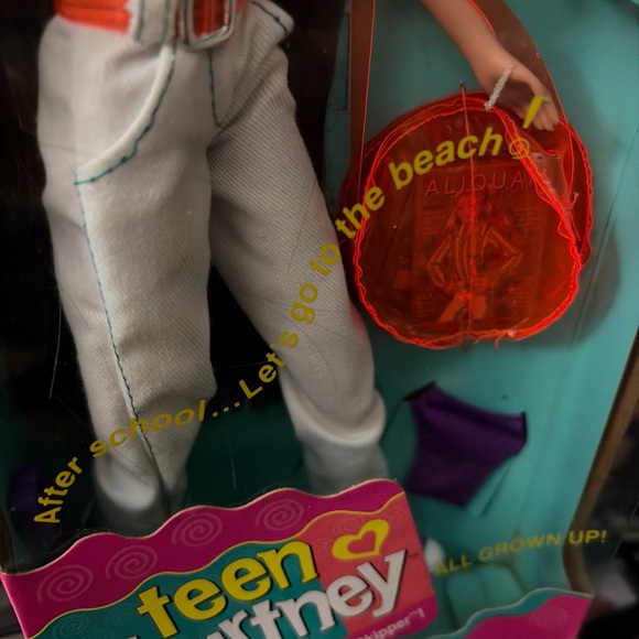 1996 TEEN COURTNEY ALL GROWN UP BARBIE DOLL - Picture 7 of 16